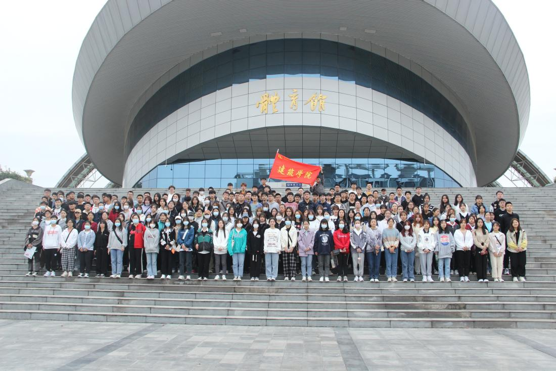 建筑学院组织新生参观校园活动-南阳理工学院建筑学院